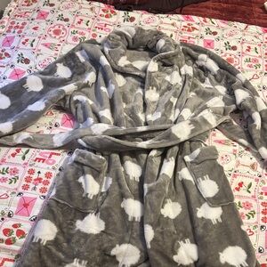 Sonoma Gray Sheep Pattern Robe